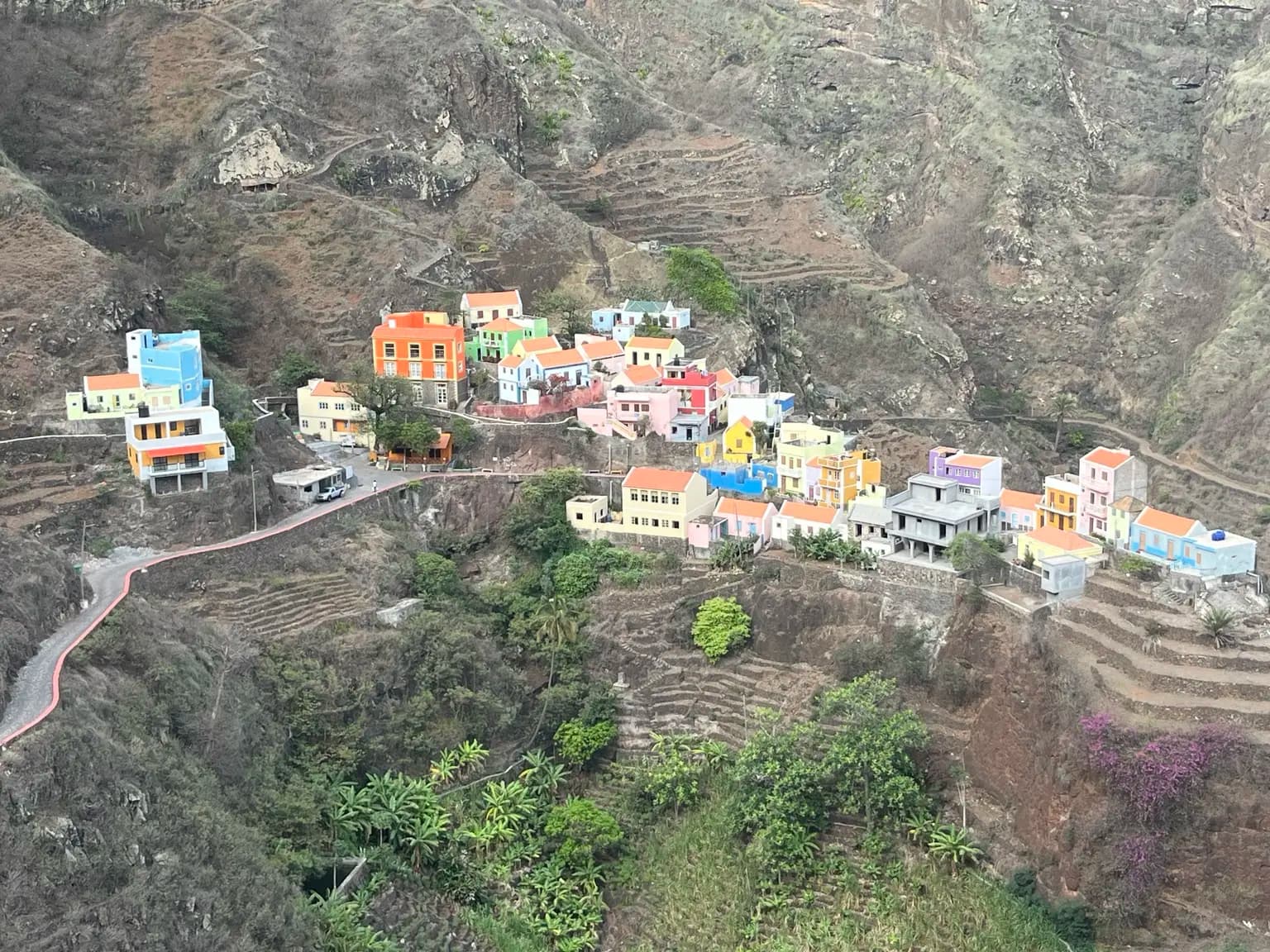 Aldeia de Fontainhas entre as montanhas de Santo Antão
